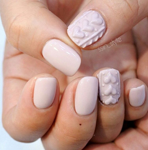 pastel-lilac-sweater-nails-with-hearts