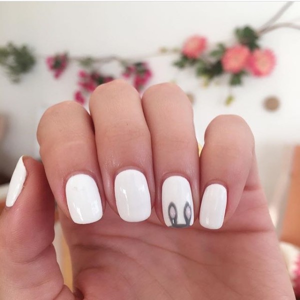 white-nails-with-easter-bunny-ears