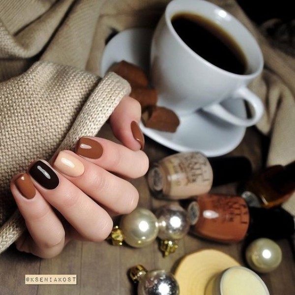 caramel nail design for sweater weather