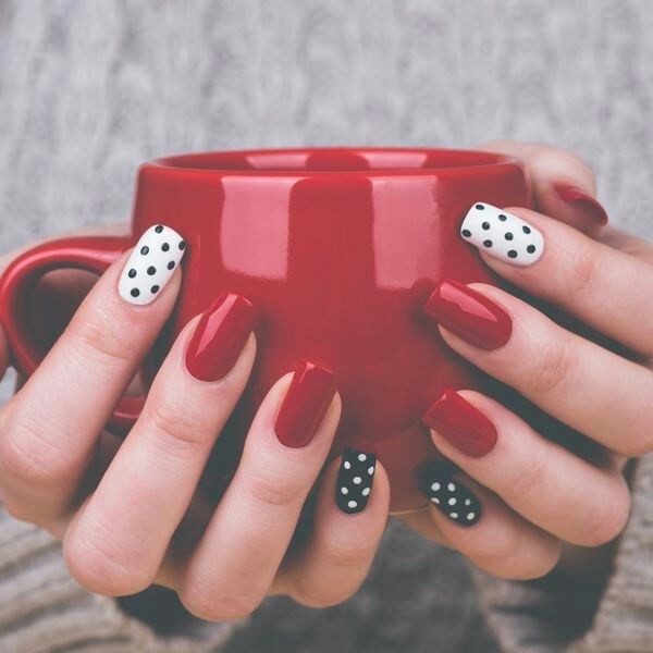 hygge nail design red and white with dots