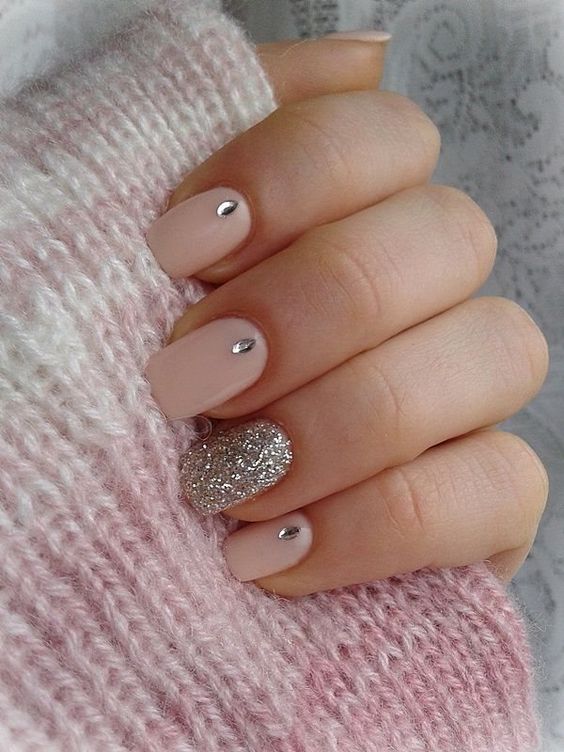 Nude pink hygge nail design 