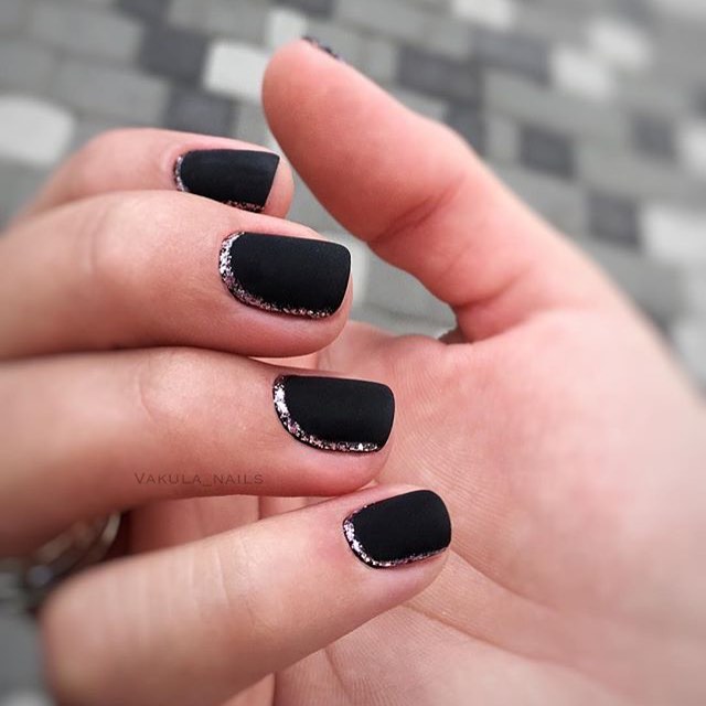 black and gold short hygge nails