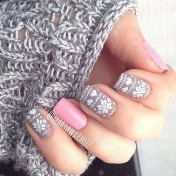HYGGE sweater nails design
