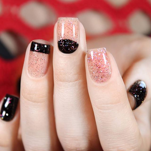 Black and pink nail design for hygge lovers