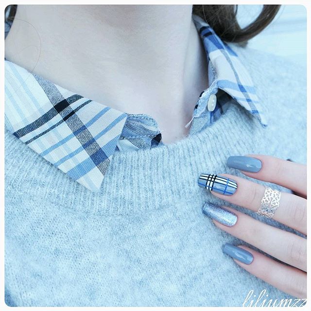 checkered nail design for cold season