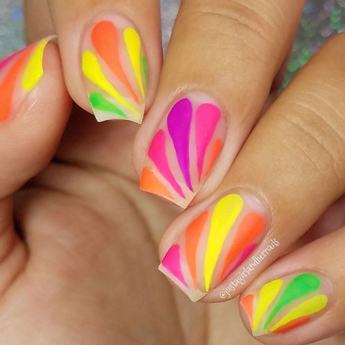 bright-coachella-nails