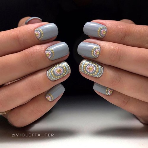 dotted-nails-for-music-festival-coachella