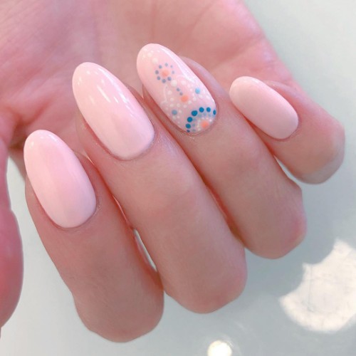 nude-pink-nails-for-coachella-with-dots