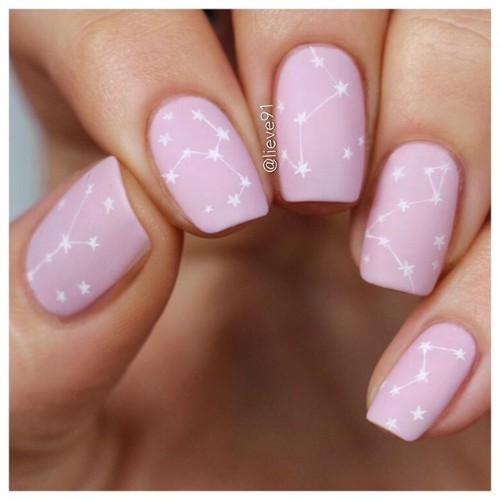 nude-romantic-coachella-nails-with-constellations