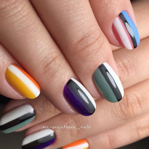 stripy-coachella-nails