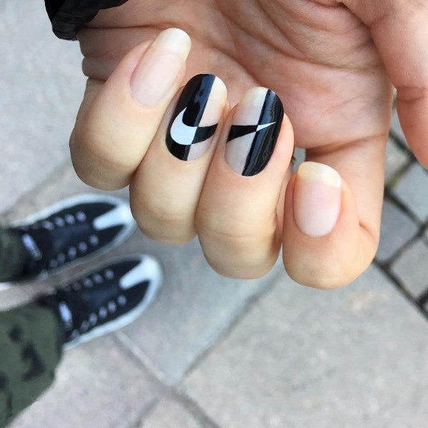 white-and-black-nike-sporty-nails