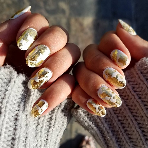 white-coachella-manicure-with-golden-foil