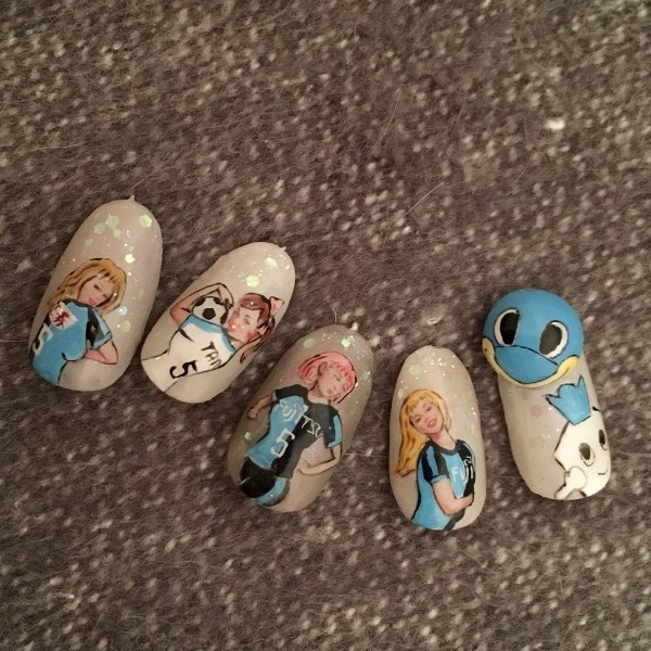 womens-football-nails