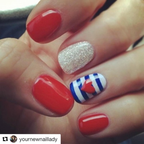 silver-red-blue-stripes-patriotic-nails-with-heart
