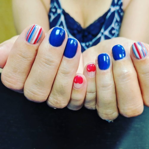  very-simple-nails-for-4th-of-july