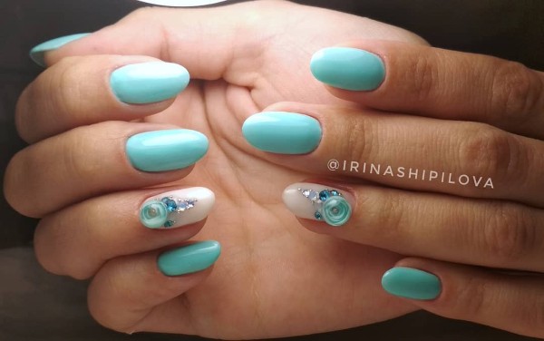 white and light blue candy ball manicure