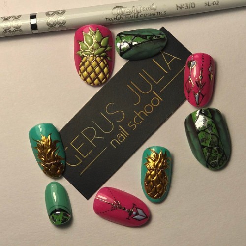 nail design with golden pineapples