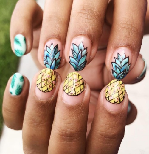 pineapple mozaic nail design