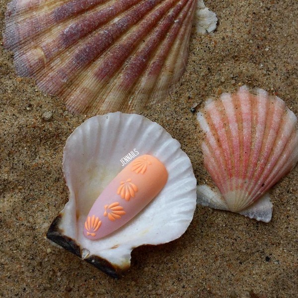 sea-shell-nail-design