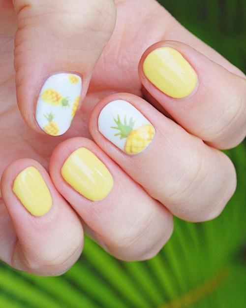 short nails with pineapple design