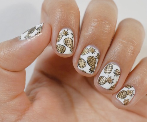 white and golden nails with pineapples