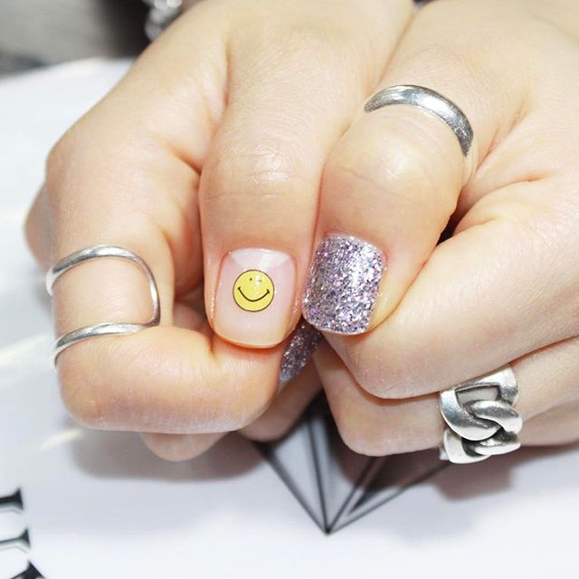 emoji-backto-school-manicure