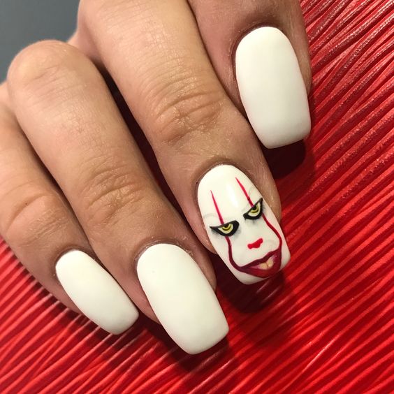 it halloween nail design with a clown Pennywise