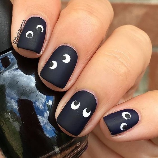 black-funny-halloween-nail-art-with-eyes
