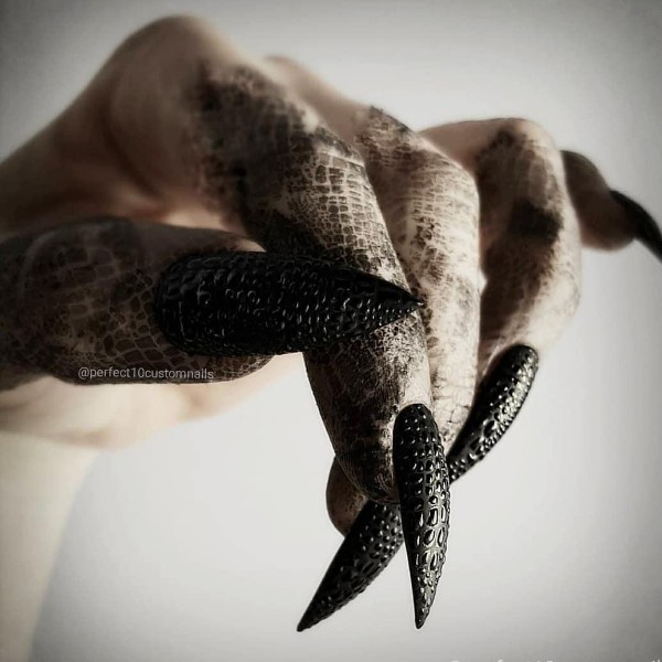 dragon-egg-stiletto-black-halloween-nails