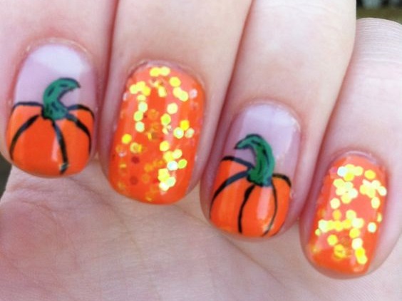 pumpkin-glitter-nail-design