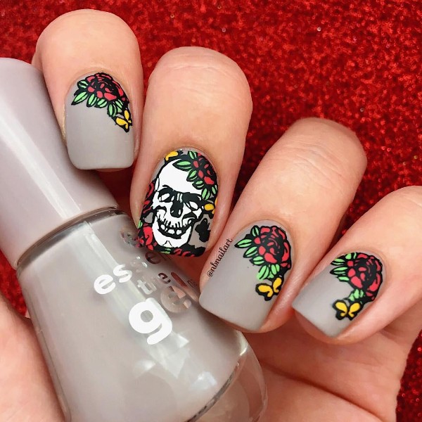 skull-halloween-nail-art