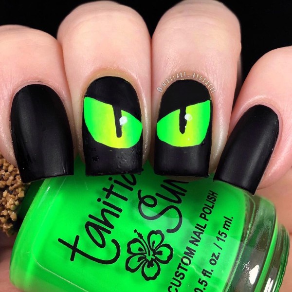 spooky-green-eyes-for-halloween