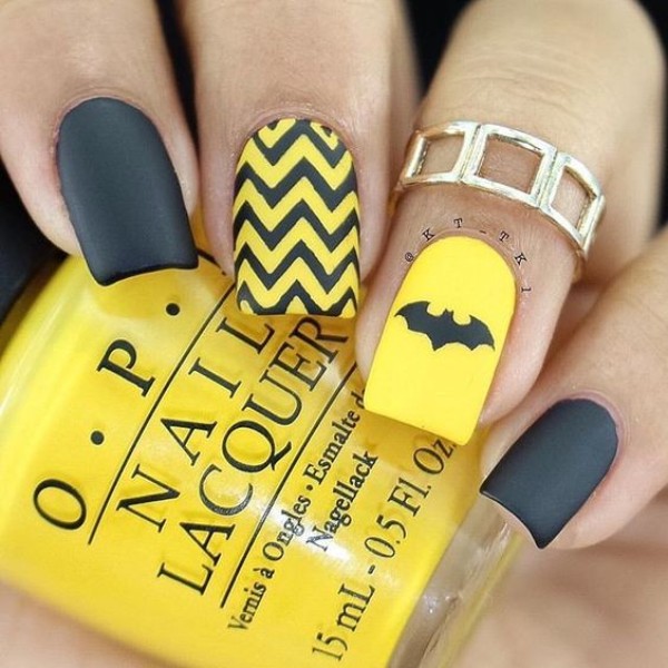 yellow-and-black-halloween-batman-nails