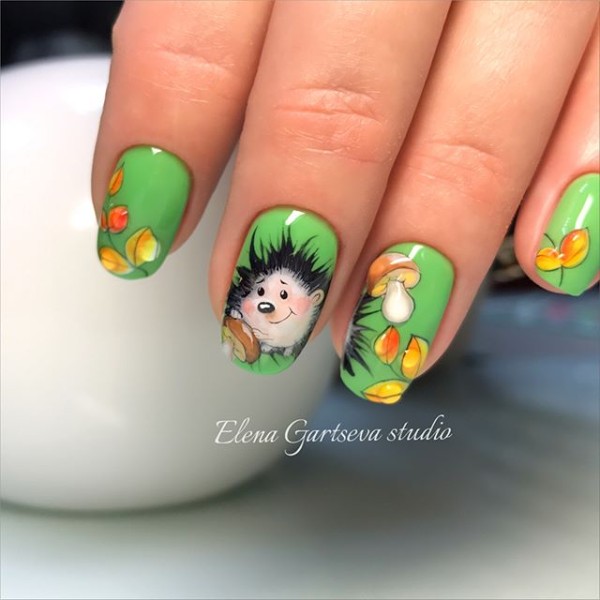 green-fall-nails-with-hedgehog