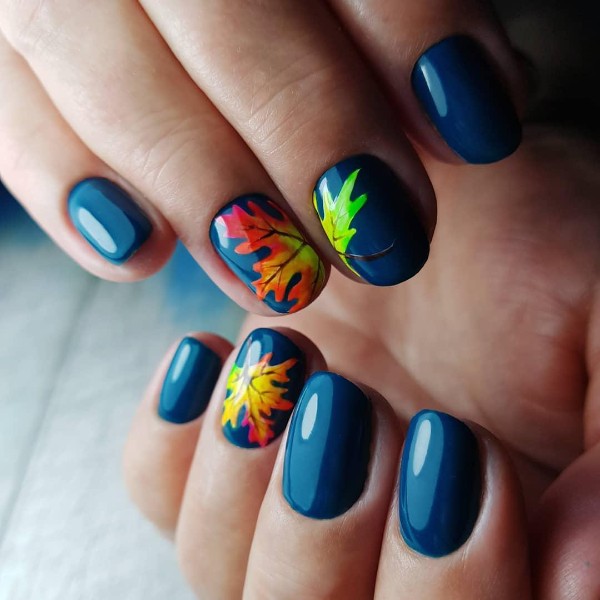 colorful-blue-fall-nails-design-with-leaves