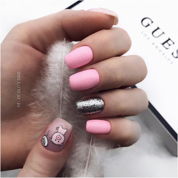 new-years-nails-with-a-pig