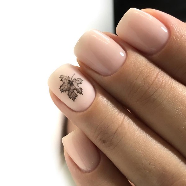 nude-fall-nail-design-with-black-leaf
