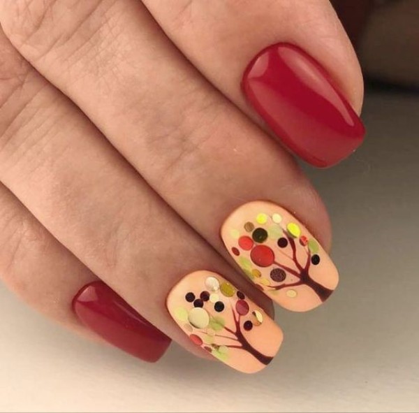 red-fall-nails-wit-a-tree