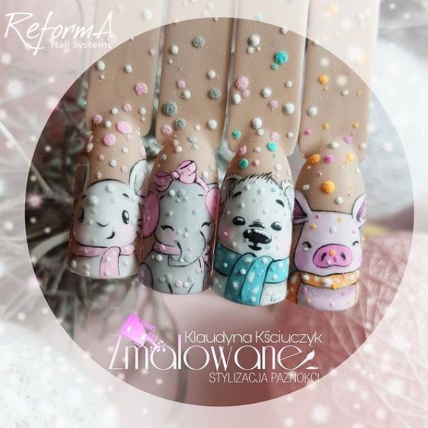 winter-nail-design-with-a-pig