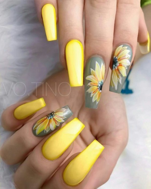 acrylic grey and yellow nails