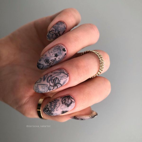 Fake Tattoo on Nails