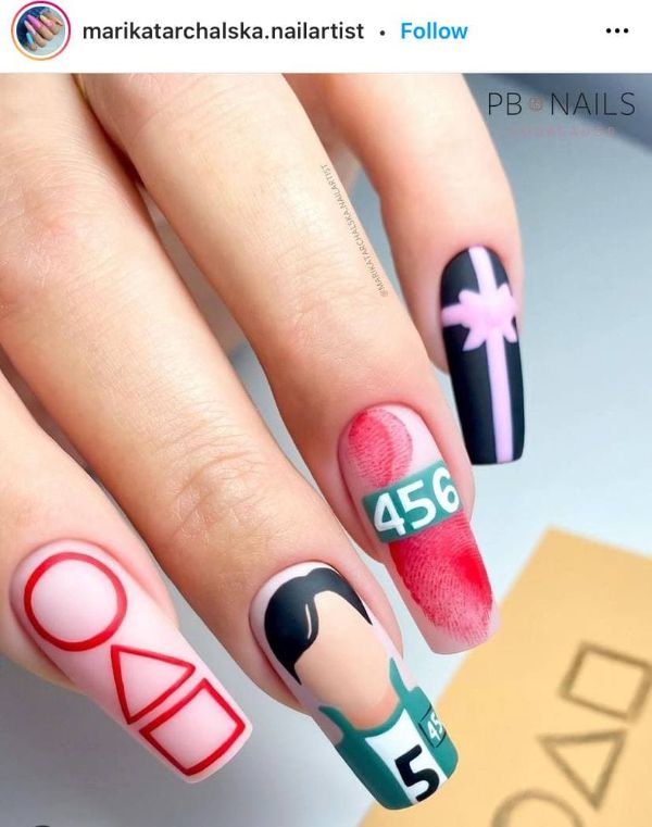 squid game nails with geometric figures