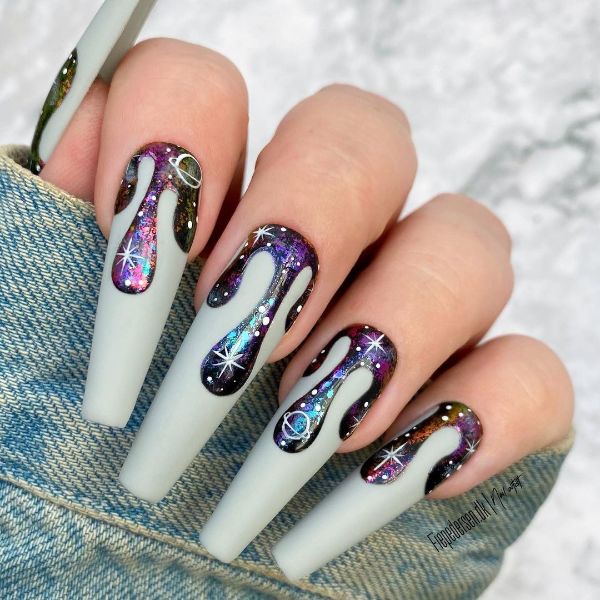gray nails galaxy design