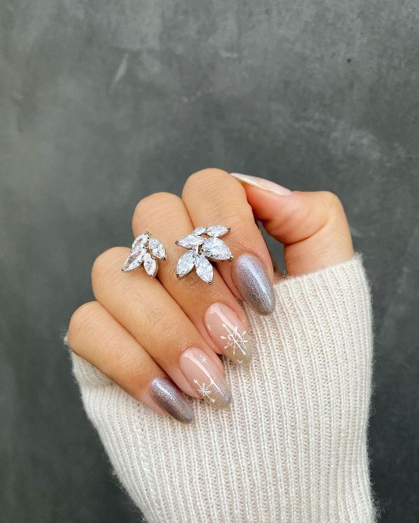 gray nails for Christmas