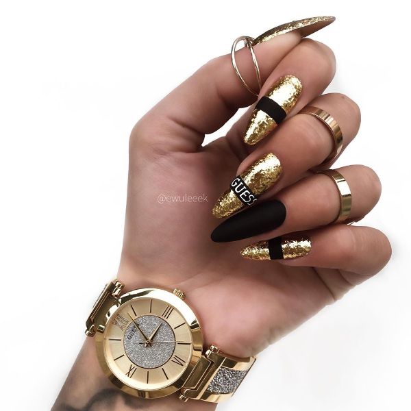 glamorous black and gold manicure