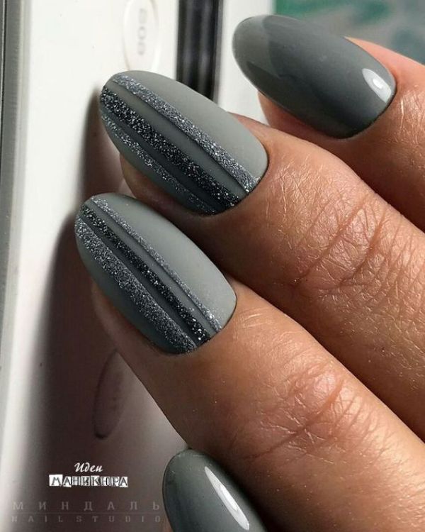 gray nails with sugar stripes