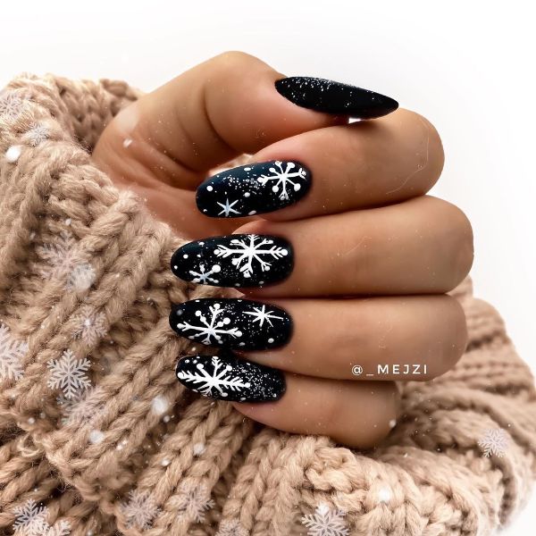 nails black color with winter design