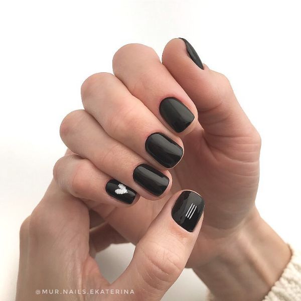minimalistic black nail art