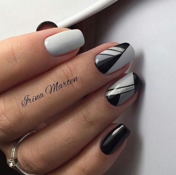 gray nails geometric design