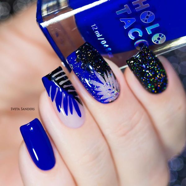 dark blue nails with palm tree leaves